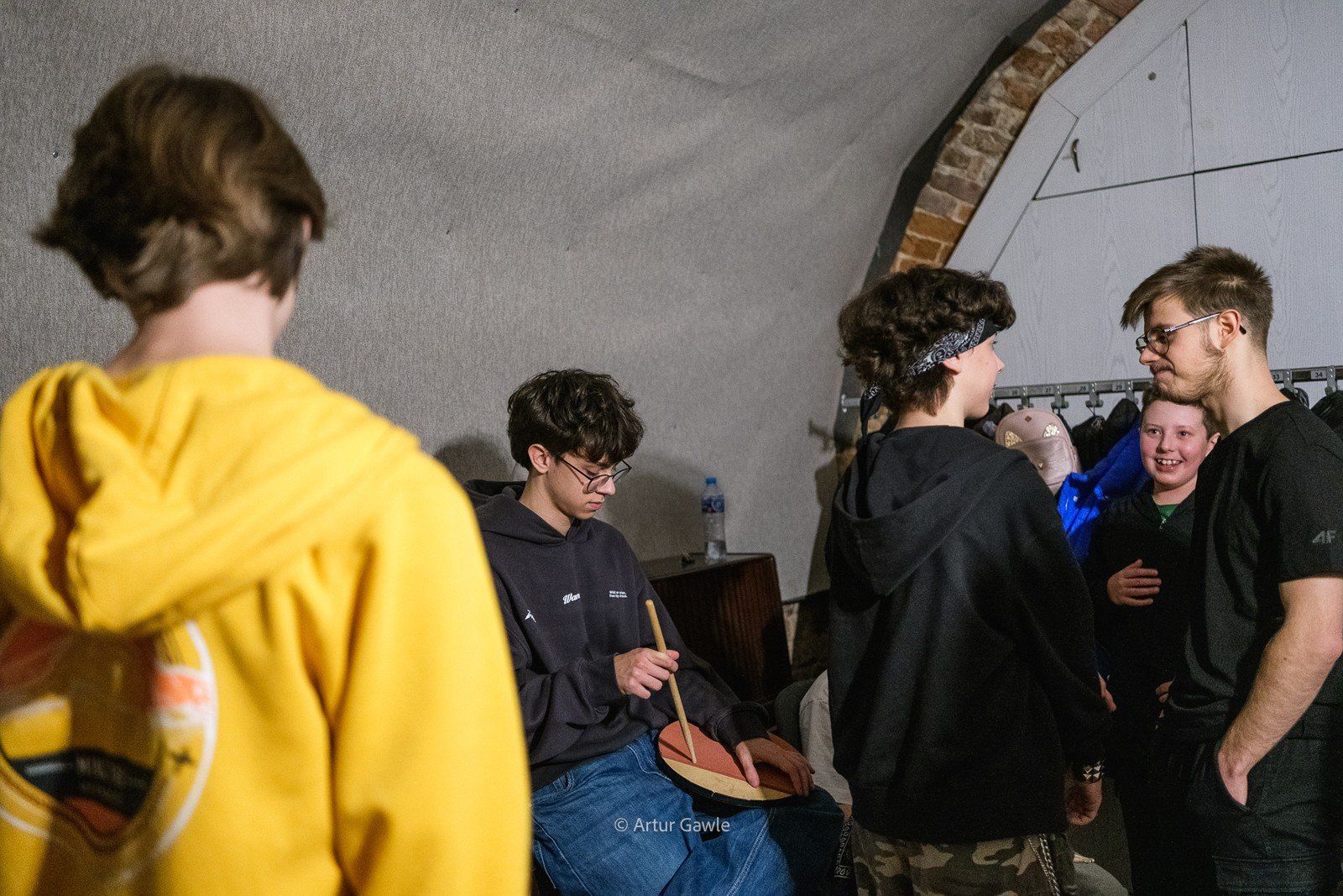 Podczas koncertu w Piwnicach TCK artyści występujący na scenie zafundowali publiczności porządną dawkę rockowego grania