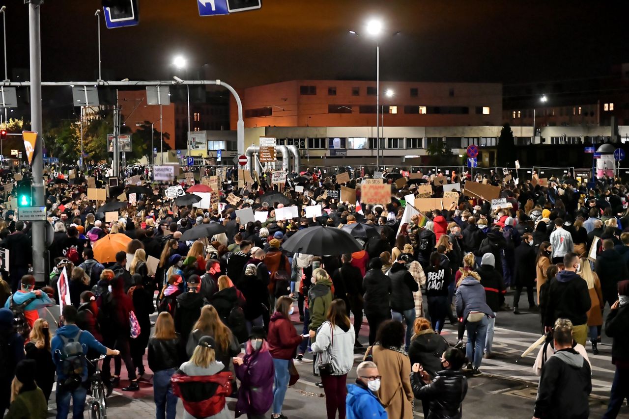 Wrocław. Strajk Kobiet. Dramatyczne chwile na marszu. "Ludzie krzyczeli, że mają noże!"