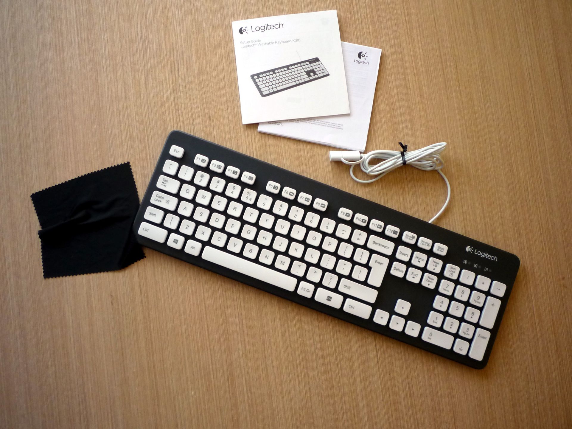 Klawiatura Logitech K310 kontra nerd – ona lubi się myć, a on... 2