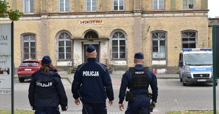 Młodzi policjanci ze Szkoły Policji w Pile wyruszyli na pierwsze patrole w Złotowie