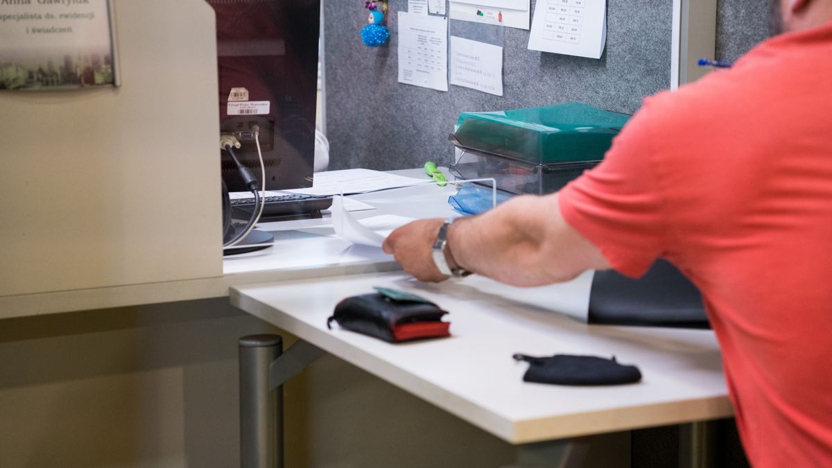 urząd praca urzędnik bezrobotni bezrobocie urząd pracy formularz dokumenty