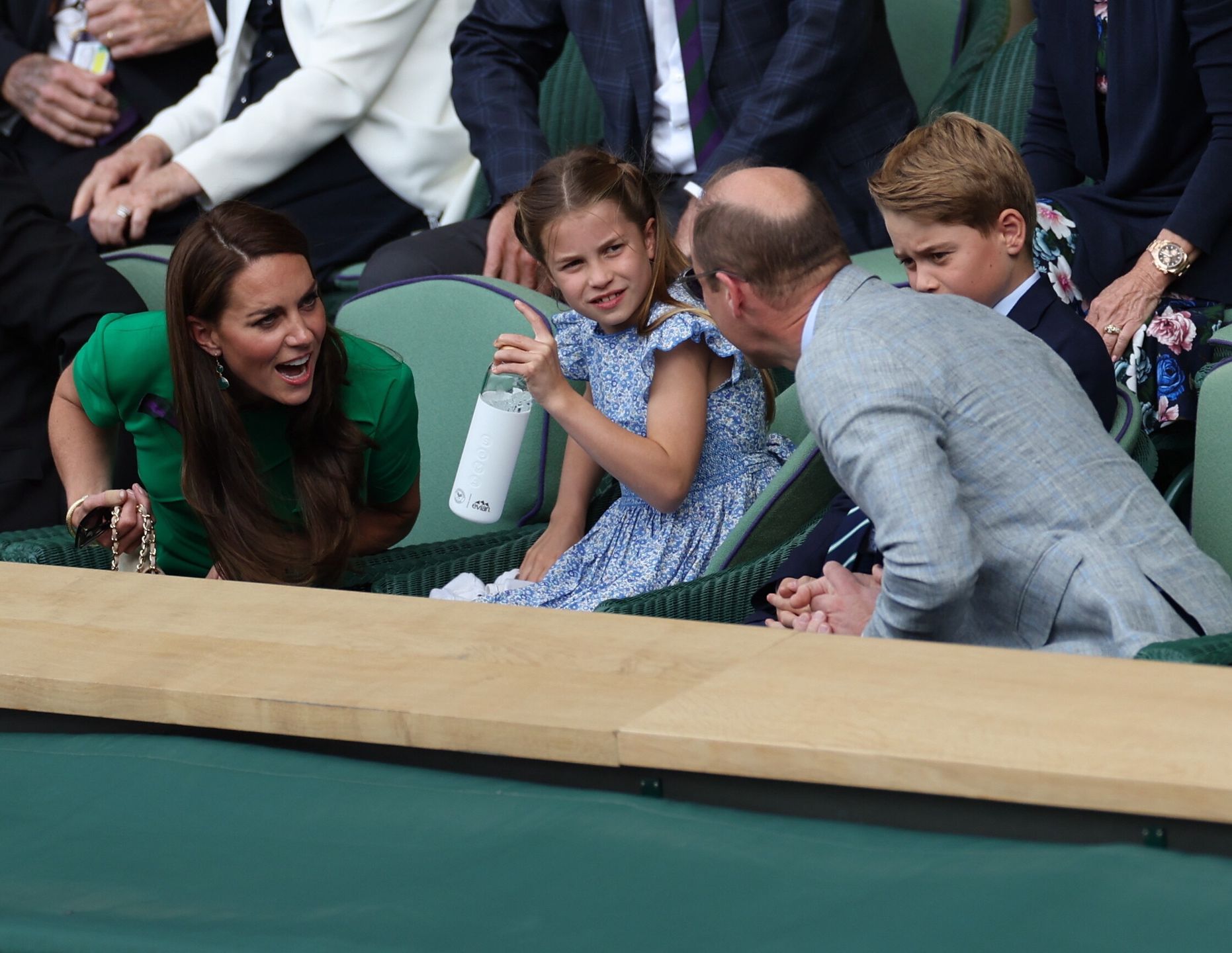 Charlotte i George z rodzicami podczas finału Wimbledonu