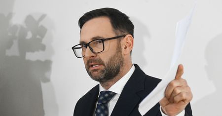 Obajtek pozwany przez Orlen. Wyszedł przed kamery. Emocje na konferencji