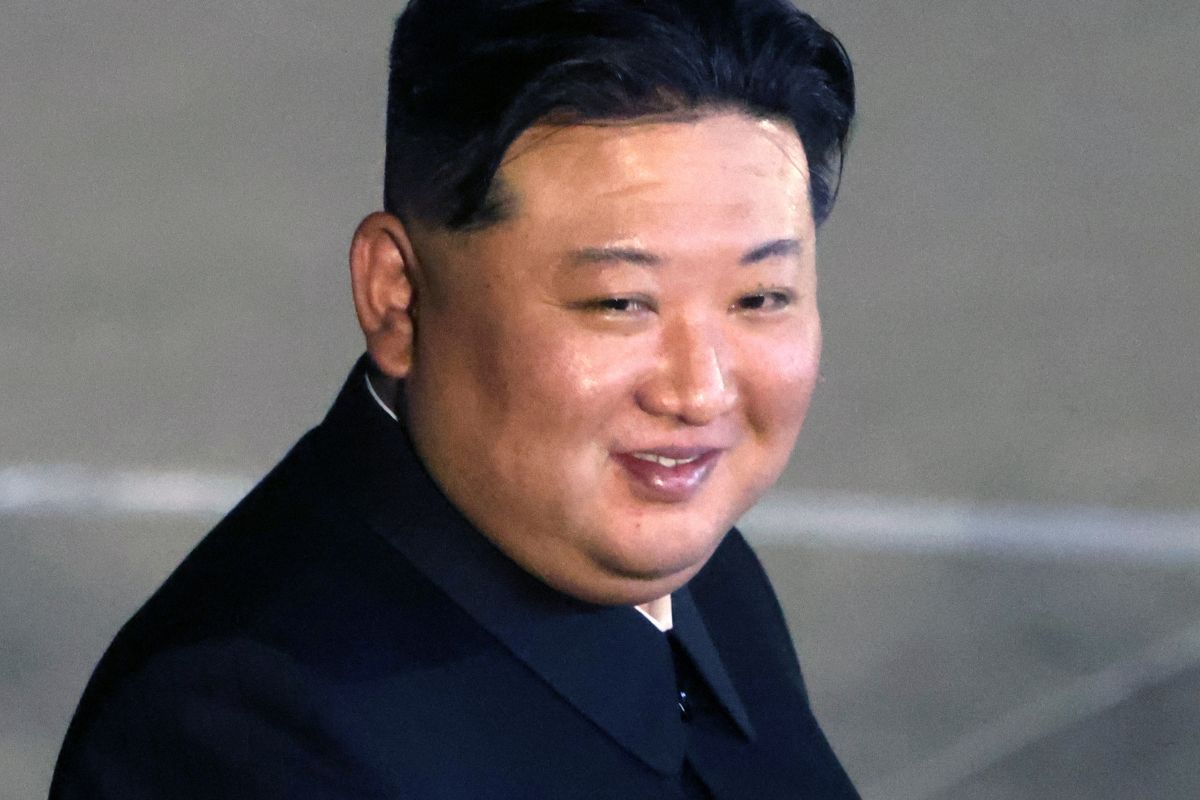 Kim Dzong Un testuje rakiety z AI. Broń ma trafić na granicę z Koreą Południową