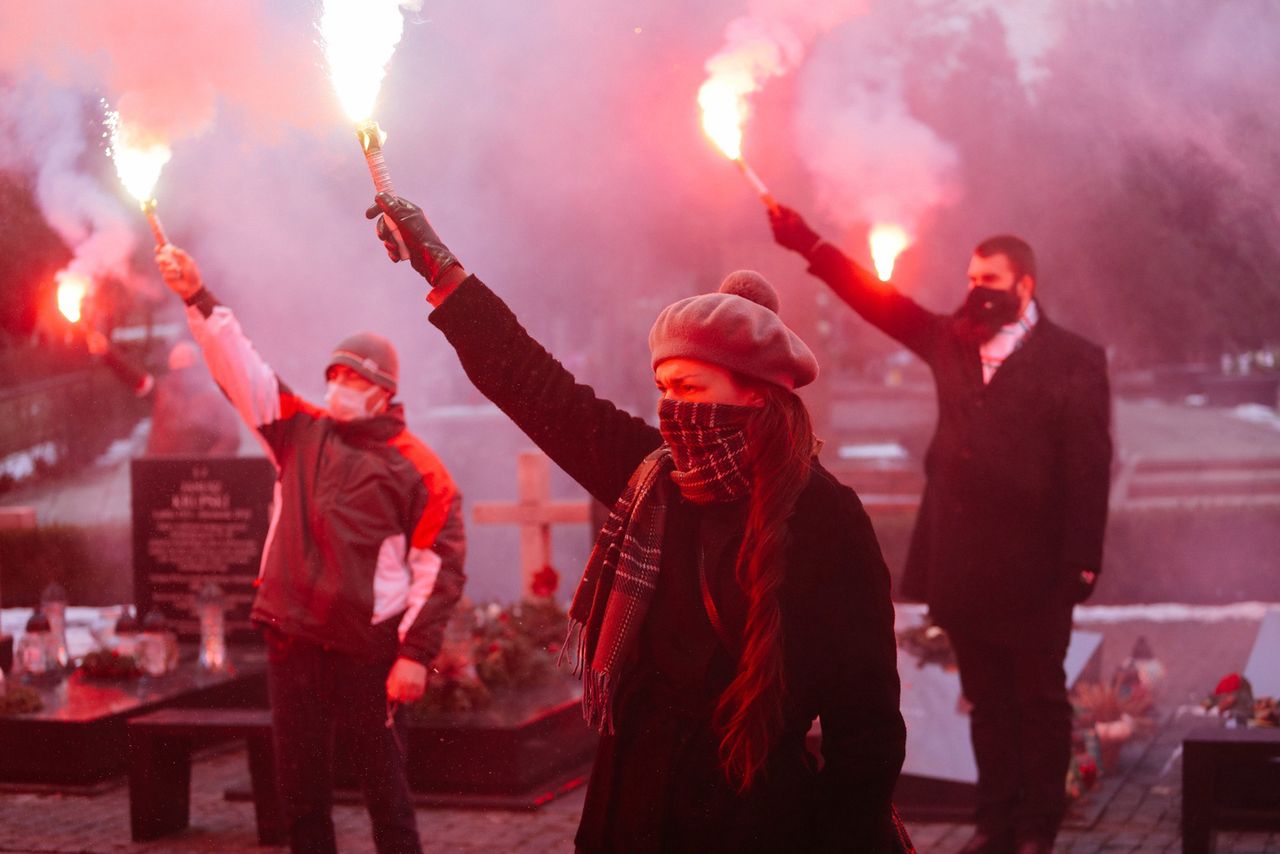 Warszawa. Uroczystość pogrzebowa majora Leszka Mroczkowskiego. Opozycjonista spoczął na Powązkach