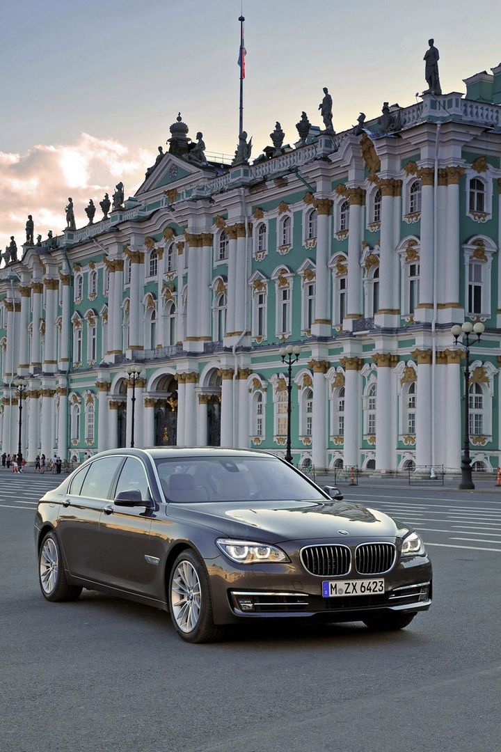 BMW serii 7 na rok 2013 - megagaleria niemieckiego okrętu flagowego 263