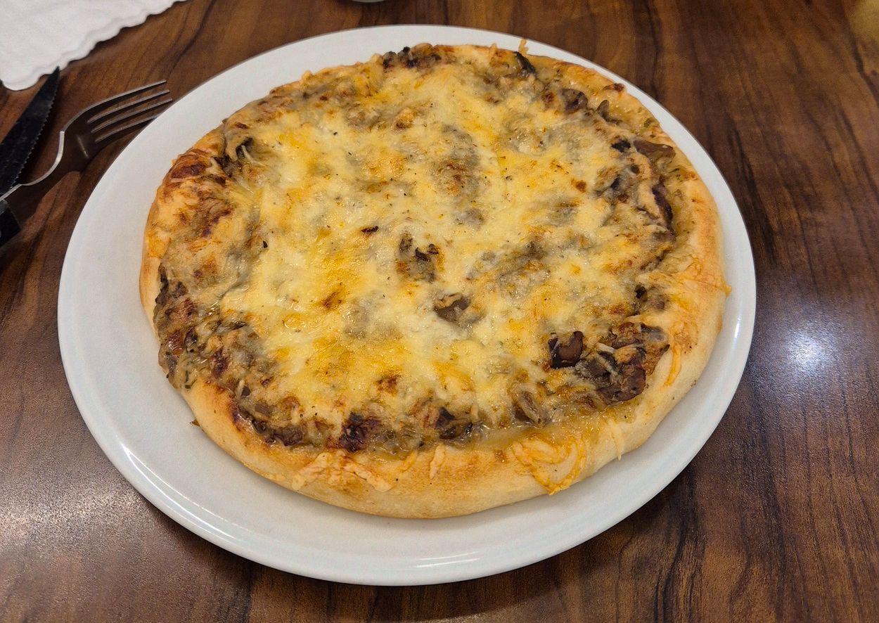 Pizza z PRL-u przetrwała dekady. Wciąż zachwyca Polaków