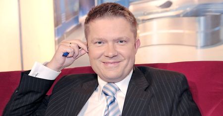 Miał romans z koleżanką z pracy. On zachował posadę, ona nie
