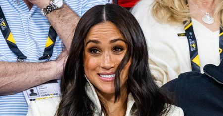 Meghan Markle eksponuje idealną figurę w bikini. Tabloid dotarł do zaskakujących zdjęć (FOTO)