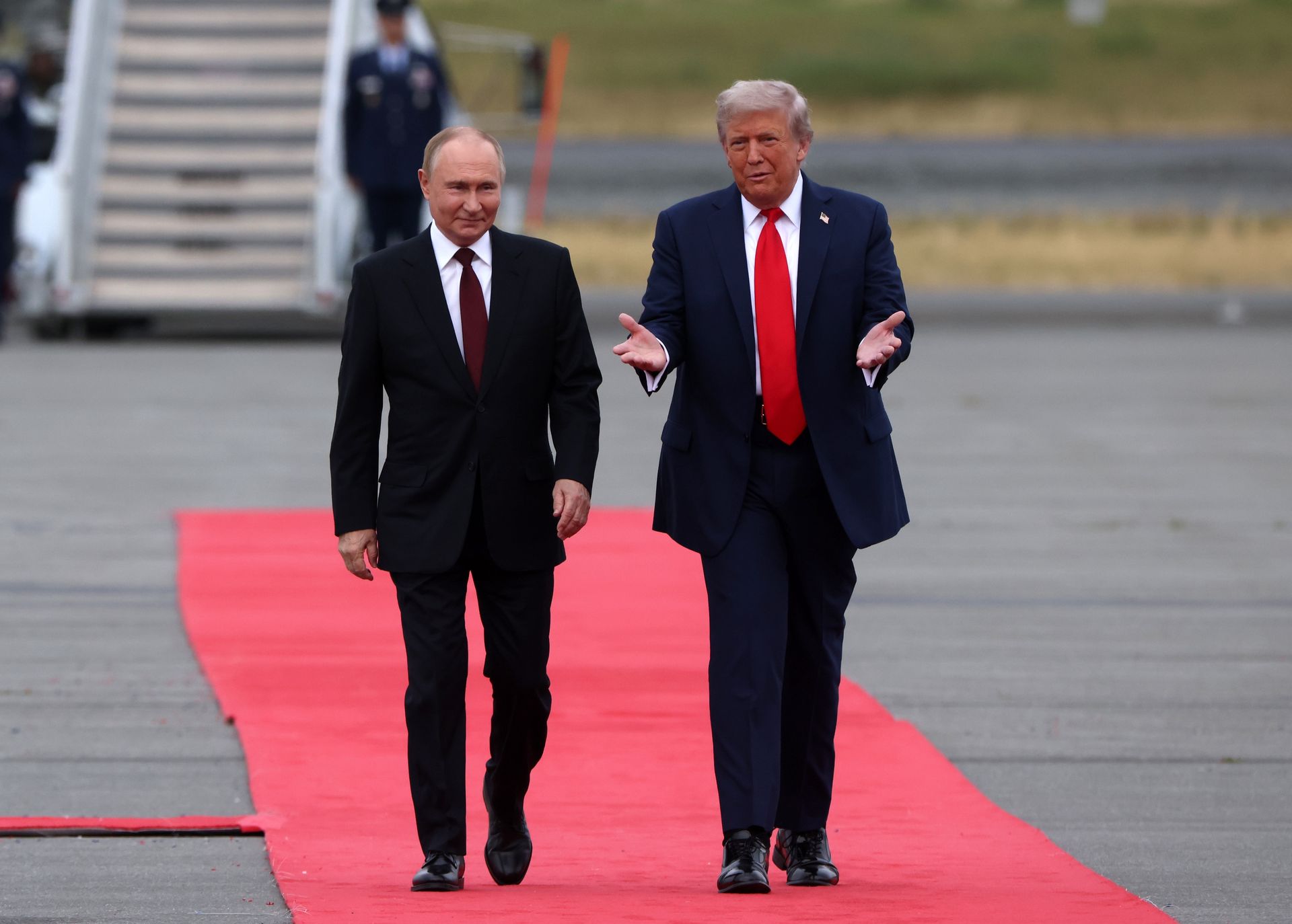 "Fatalny sygnał". Trump luzuje własne sankcje przeciwko Rosji