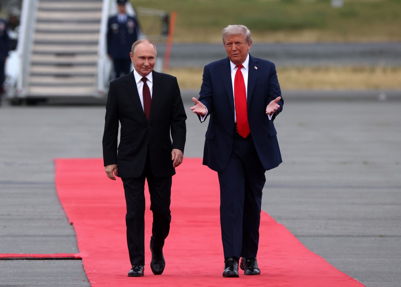 "Fatalny sygnał". Trump luzuje własne sankcje przeciwko Rosji