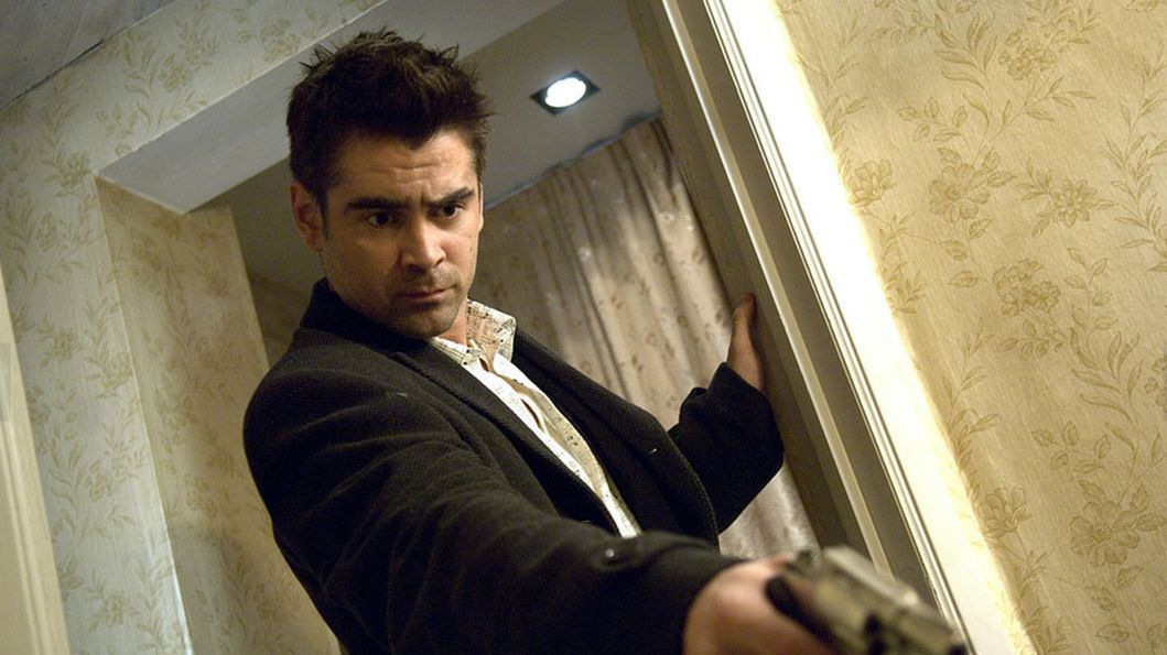 Kadr z filmu "Najpierw strzelaj, potem zwiedzaj", który można dziś obejrzeć na TVN. Sprawdź, co jeszcze warto obejrzeć.