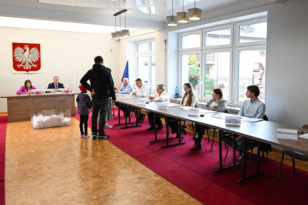 Tak głosują wsie i miasta. Widać różnice we frekwencji na godz. 17