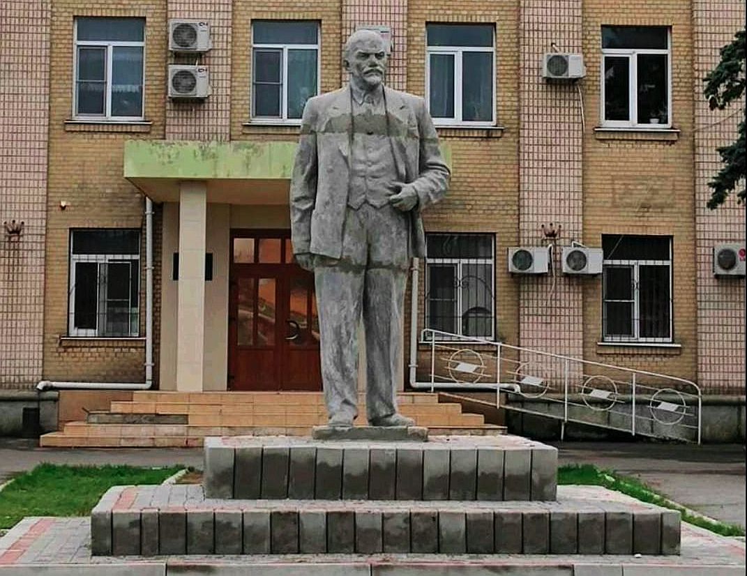 Po 7 latach przerwy Lenin znów stanął w ukraińskim Heniczesku (Twitter) 