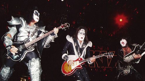 Znany muzyk ofiarą ataku. Okrutna zemsta 4chana 1