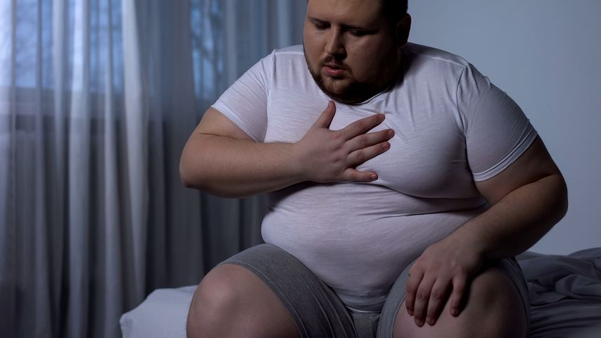 Pacjenci z otyłością dłużej i ciężej chorują na COVID