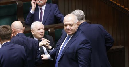 "Pozamiatane". PiS traci sejmik podlaski, Jacek Sasin nie dowiózł większości