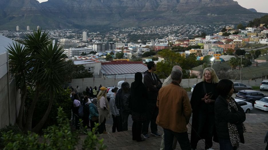 Archiwum zagraniczne East News 2024-05
People queue to cast their votes at a polling station during general elections, in Cape Town, South Africa, Wednesday, May 29, 2024. South Africans have begun voting in an election seen as their country's most important in 30 years, and one that could put their young democracy in unknown territory. (AP Photo/Nardus Engelbrecht)
Nardus Engelbrecht