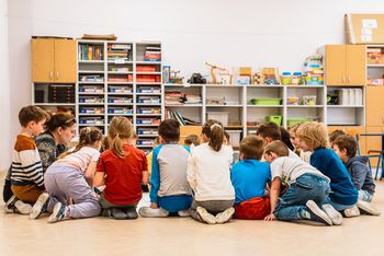 Czy w przedszkolach będzie mniej dzieci? Coraz głośniej o zmianach, które mogą poprawić komfort najmłodszych