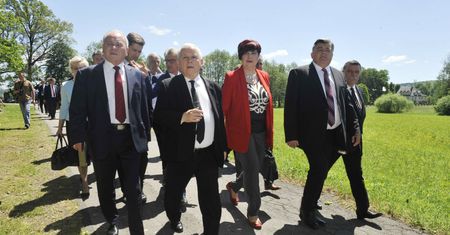 Stowarzyszenie związane z politykami PiS. Minister ujawniła kwoty dotacji