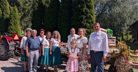 Dożynki Parafialne w Zawichoście. Były misternie wykonane wieńce i rodzinny piknik