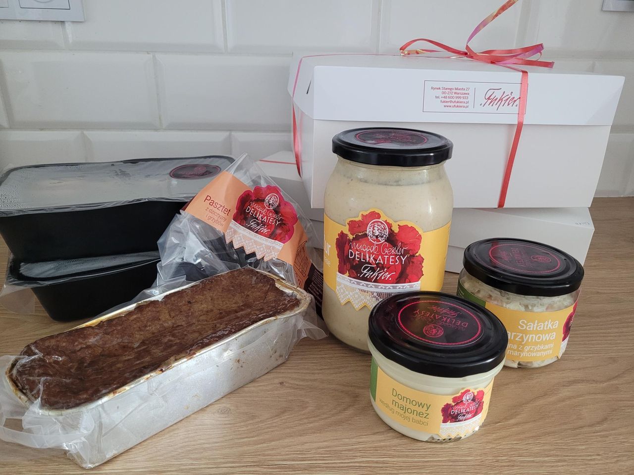 Wielkanocne śniadanie od Gessler za trzycyfrową kwotę. Oto co kupiliśmy w pudełkach z czerwoną kokardą