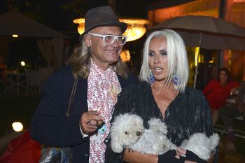 Zaczęło się w windzie. Przez lata żyli w miłosnym trójkącie