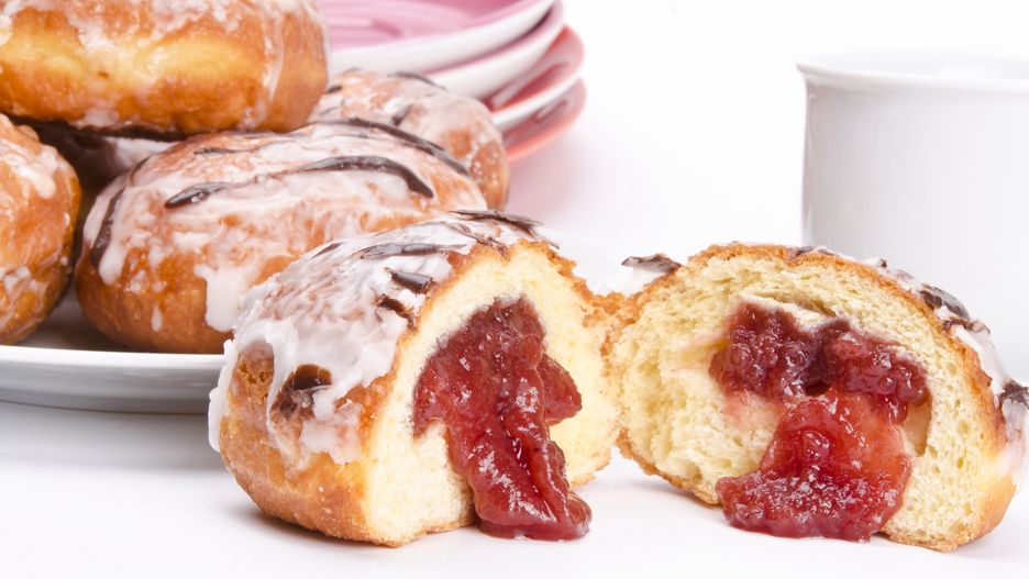 Pączek przekrojony na pół