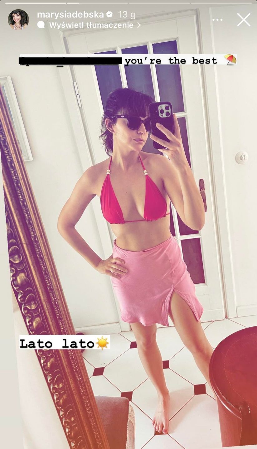 Maria Dębska wskoczyła w czerwone bikini i spódniczkę mini 