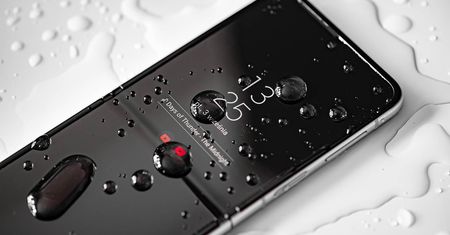 Samsung Galaxy Z Flip3 5G - mały w spodniach, duży w dłoni