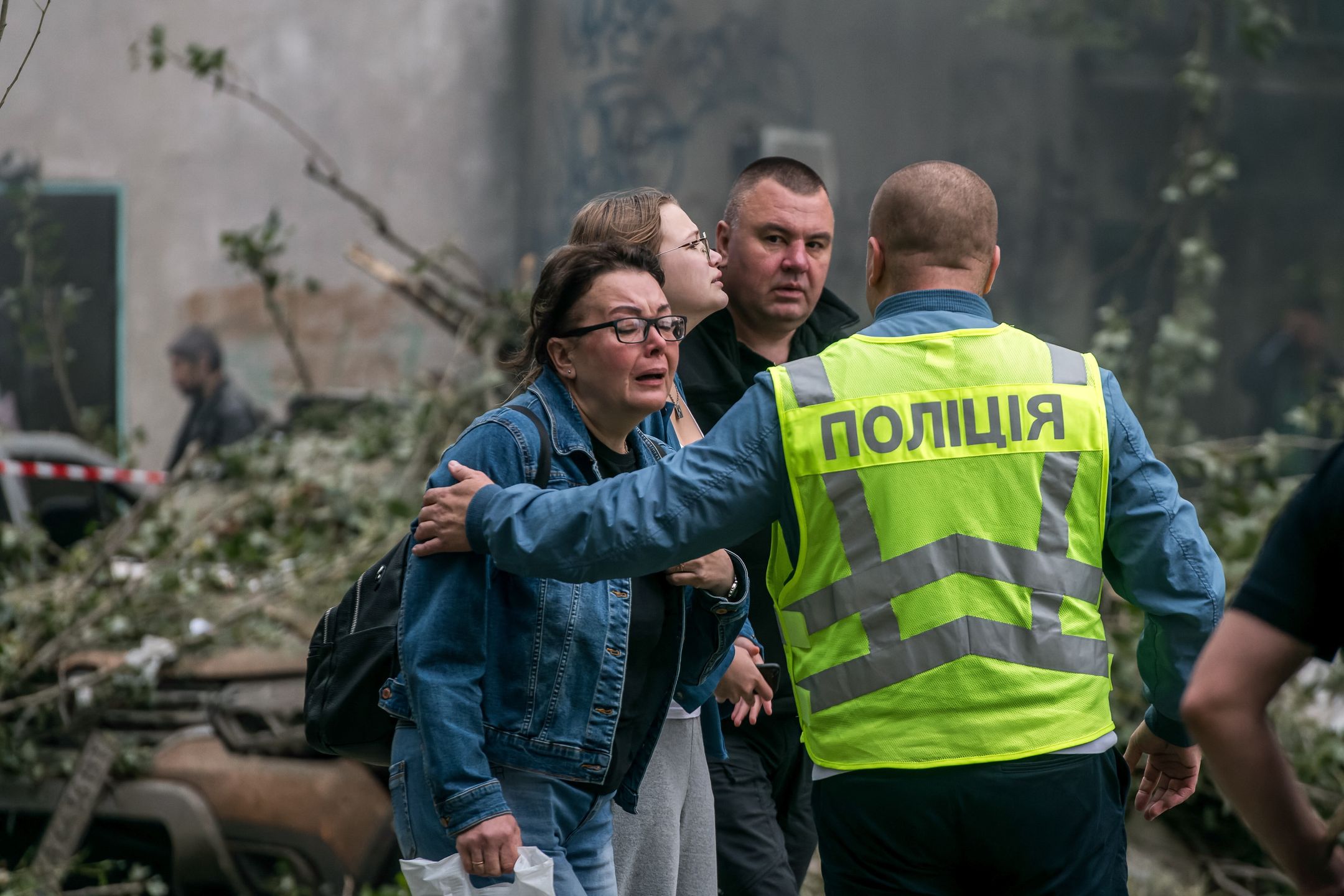 mieszka�cy
Vladyslav Musiienko
blok, budynek mieszkalny, budynki mieszkalne, gruzy, stra� po�arna, stra�acy, zniszczenia