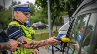 Trzy promile i brak prawa jazdy. Skrajnie nieodpowiedzialny kierowca zatrzymany