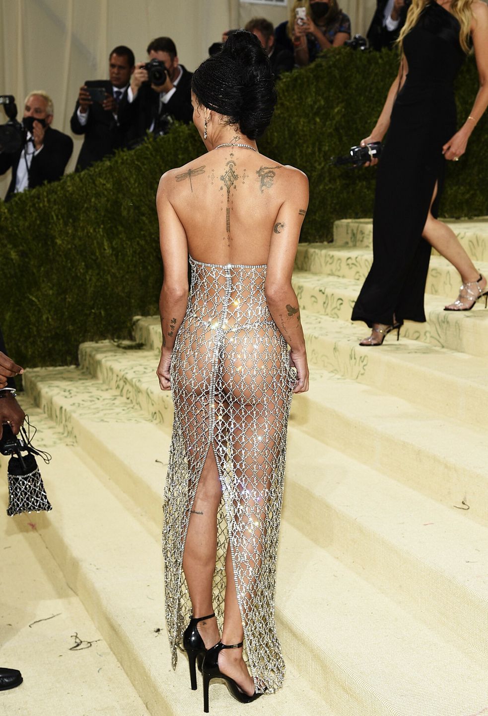 Zoe Kravitz prezentuje zgrabną sylwetkę na gali MET
