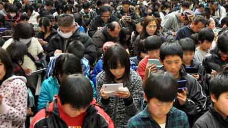 849 dzieciaków gra na konsolkach w jednym pomieszczeniu 1