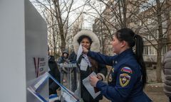 Rosjanie będą głosować. Niespodzianka przed ambasadą