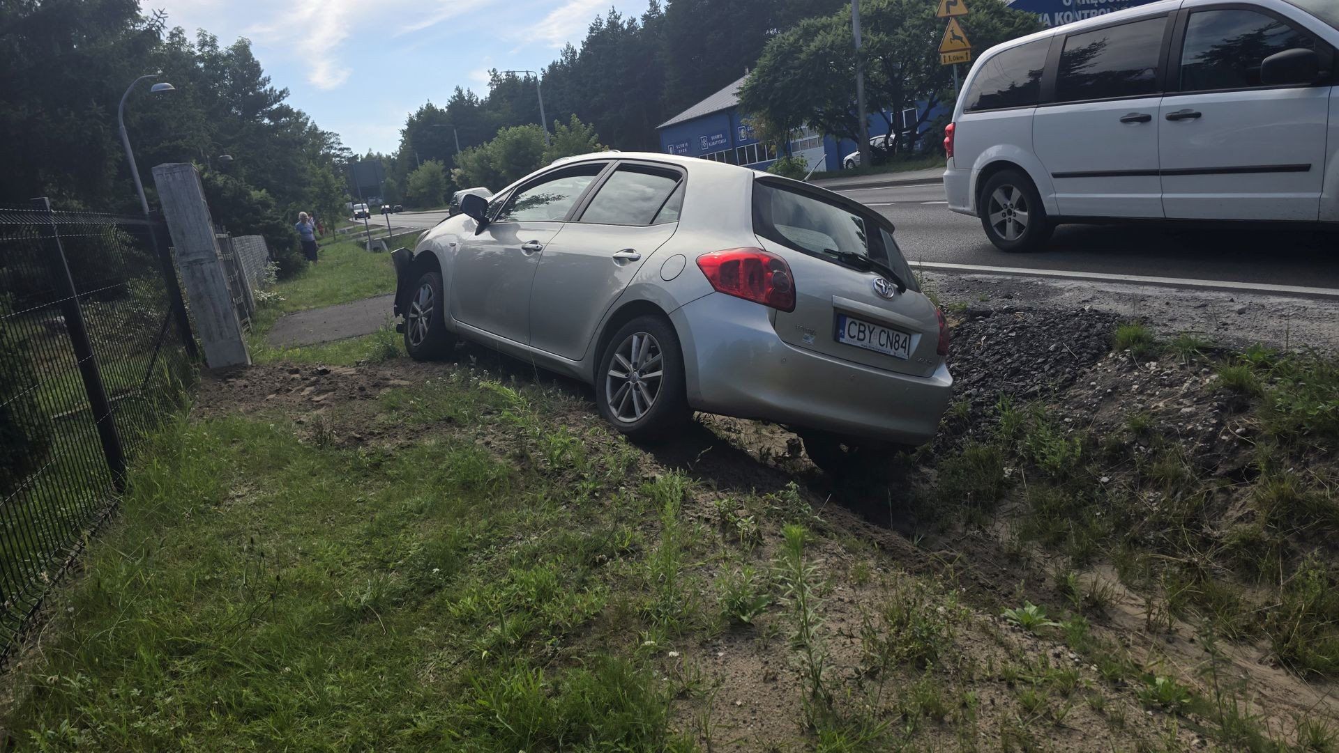 Zderzenie dwóch samochodów osobowych na DW 266 w Odolionie