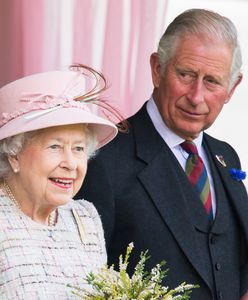 Uśmiechnięta królowa Elżbieta pokazała się z synem. Pierwszy raz od miesięcy