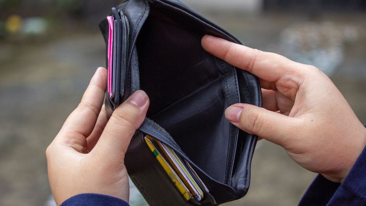 Ogłoszenie upadłości konsumenckiej możliwe jest wyłącznie wtedy, gdy dłużnik jest osobą fizyczną i stał się dłużnikiem niewypłacalnym, czyli niebędącym w stanie regulować swoich zobowiązań od co najmniej 3 miesięcy. 