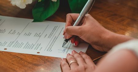 Umowa przedwstępna sprzedaży nieruchomości, mieszkania i działki