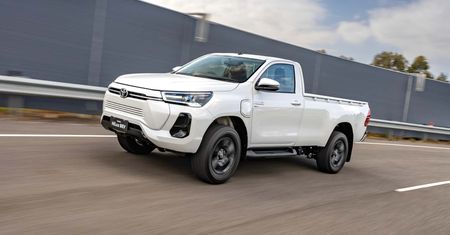 Toyota zrobiła elektrycznego Hiluxa. Właśnie wjeżdża na azjatycki rynek