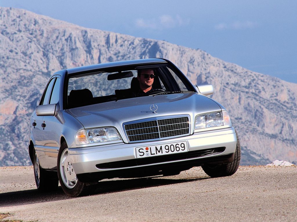 Rzadki okaz Mercedesa Klasy C (W202) bez rdzy