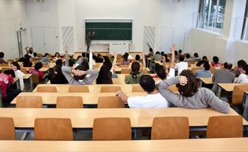 ZUS wypłaci rentę rodzinna za całe wakacje studentowi pierwszego roku!