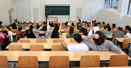 ZUS wypłaci rentę rodzinna za całe wakacje studentowi pierwszego roku!