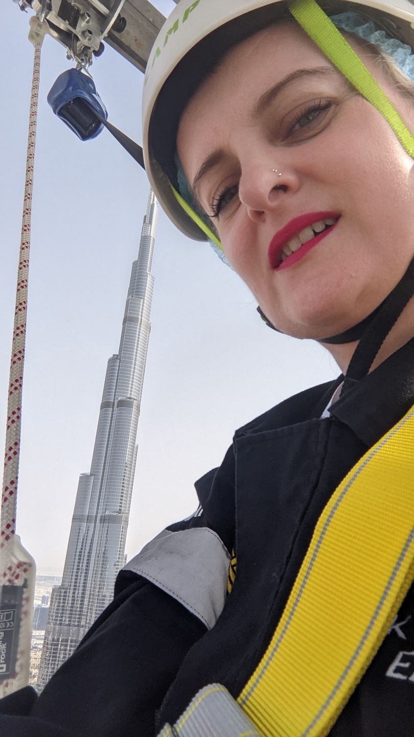 Selfie z najwyższym budynkiem świata