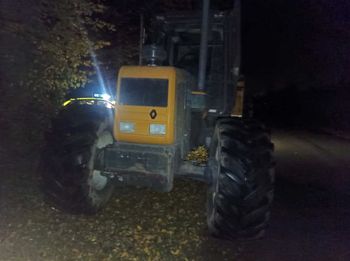 Traktorem na dyskotekę. 16-latkowie zabrali maszynę dziadka