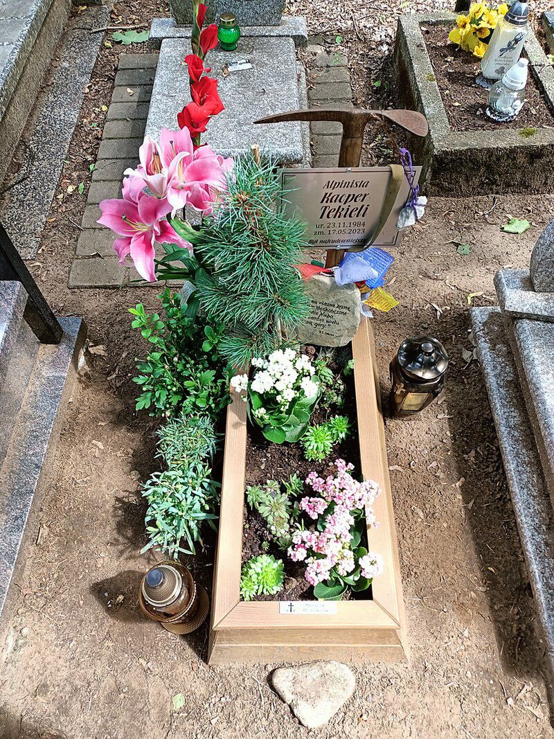 Grób Kacpra Tekielego, męża Justyny Kowalczyk