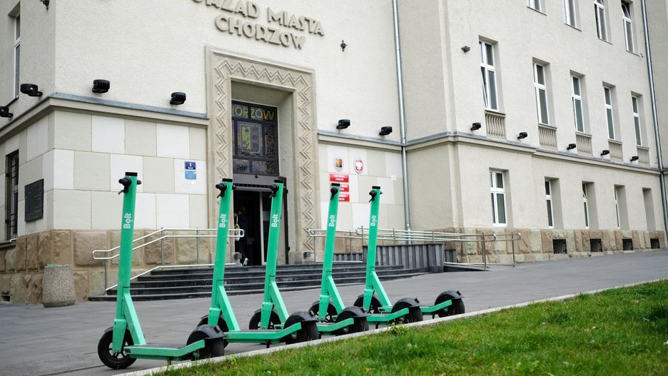 Elektryczne hulajnogi można znaleźć w  12 strefach Chorzowa.