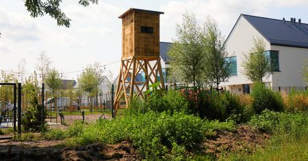 Wieża jak ambona na osiedlu. Mieszkańcy i ekolodzy zaniepokojeni