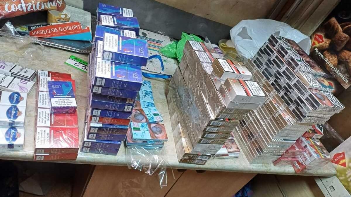 Papierosy bez polskich znaków akcyzy ujawnione na targowisku w centrum Lublina