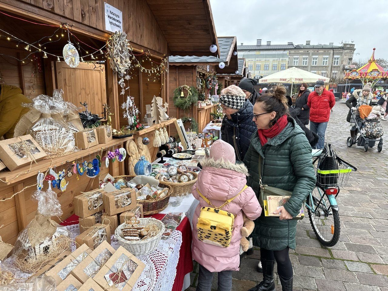 Tomaszów: Jarmarki bożonarodzeniowe w trzy weekendy grudnia 2025. Nadchodzi prawdziwie świąteczny klimat